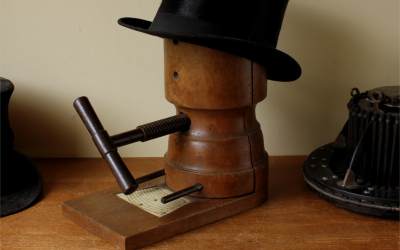 French Top Hat Stretcher
