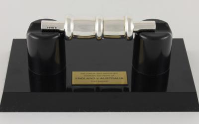 Silver 1977 Cricket Bail